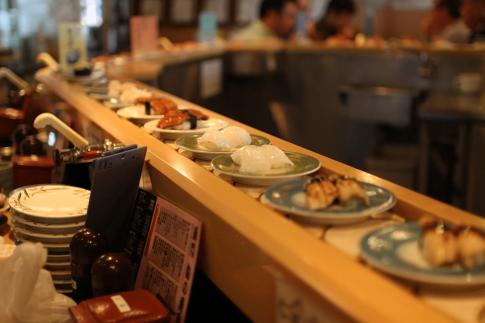 寿司培训：100平方米寿司店带外卖，需要多少员工？如何分工更高效？