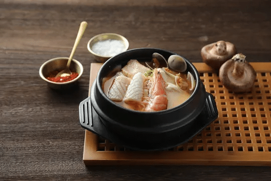 韩式烤肉培训：韩式海鲜豆腐汤（순두부찌개）做法，香辣浓郁，韩式烤肉店必备经典汤品
