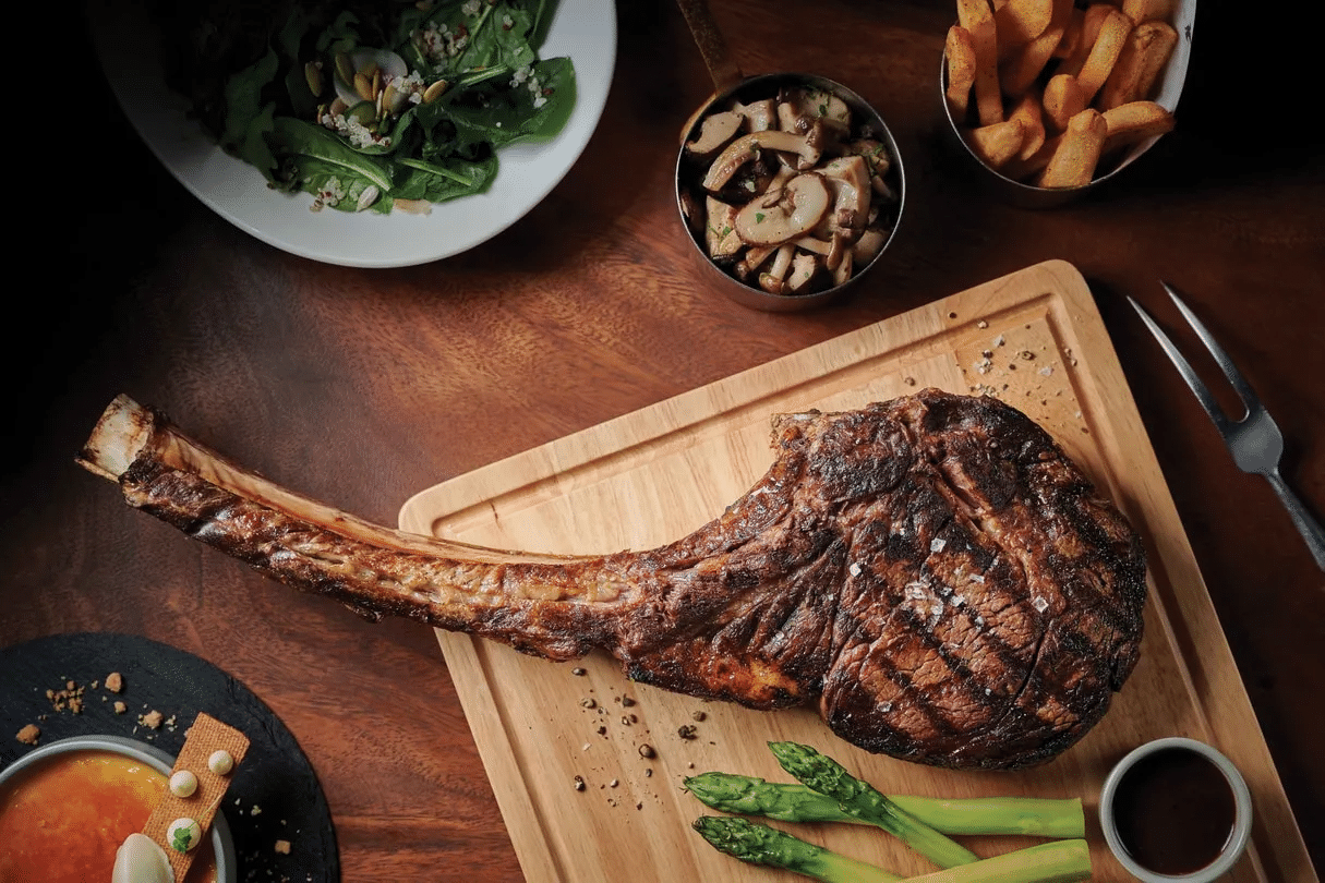 烤肉培训：战斧牛排如何料理？从选肉、处理、煎烤到炭火烧肉全解析