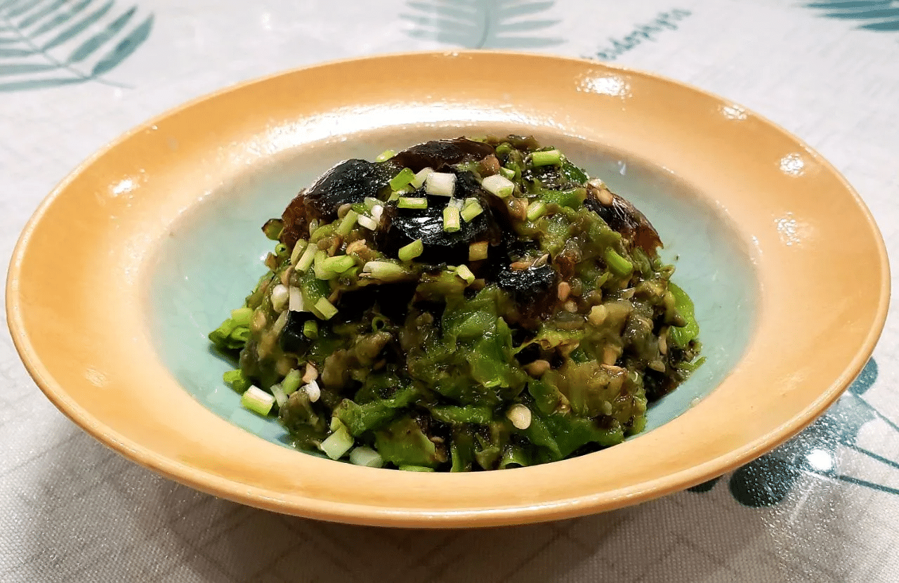 川派寿司培训：擂椒皮蛋酱制作方法，玉子料理学院解析烧椒与皮蛋的复合味型