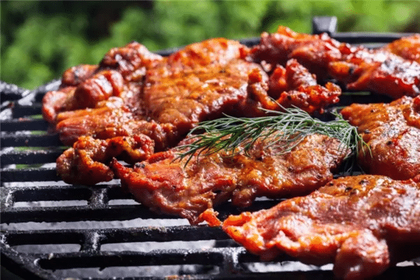 薪火料理有哪些著名菜品？从牛肉、海鲜到蔬菜的代表性做法