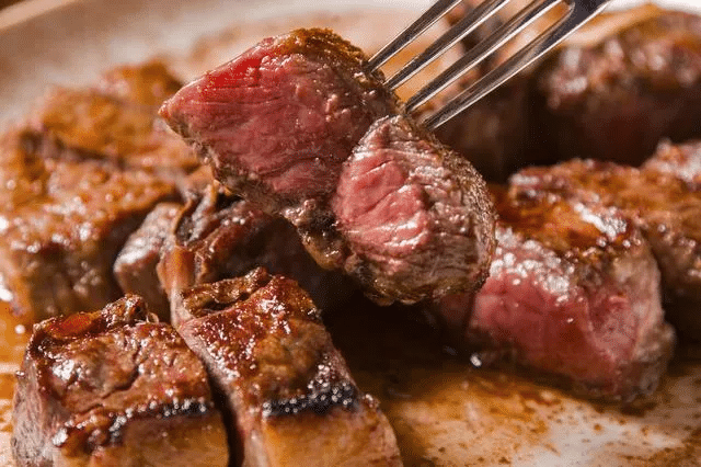 烤肉店用炭火还是电烤？玉子料理学院分析不同设备对成本和口感的影响